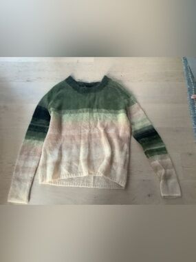 Xs Women’s Ombre Crewneck Sweater in Green and Cream